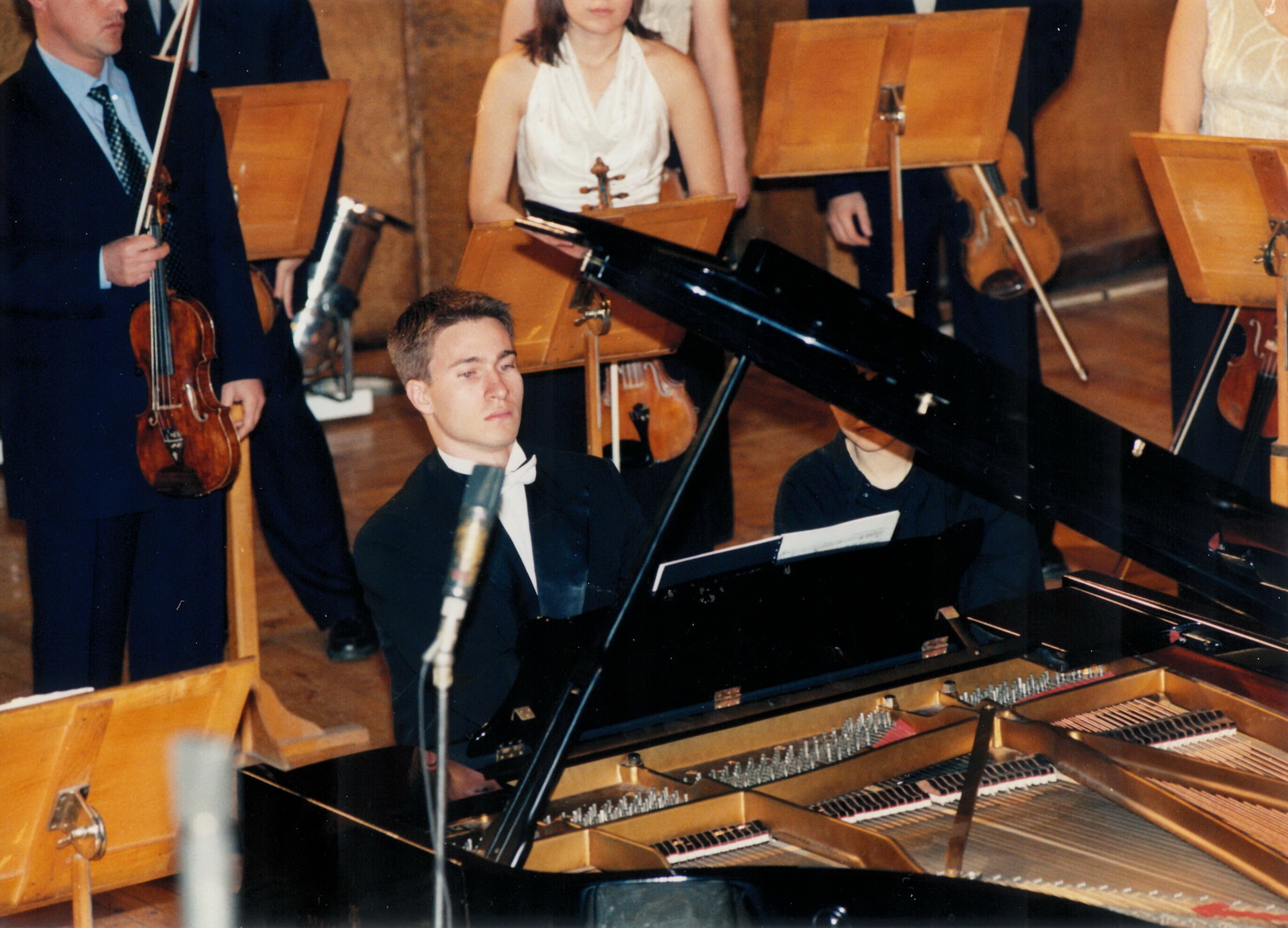 Георги Черкин с Оркестъра на Класик ФМ през 2002 г.